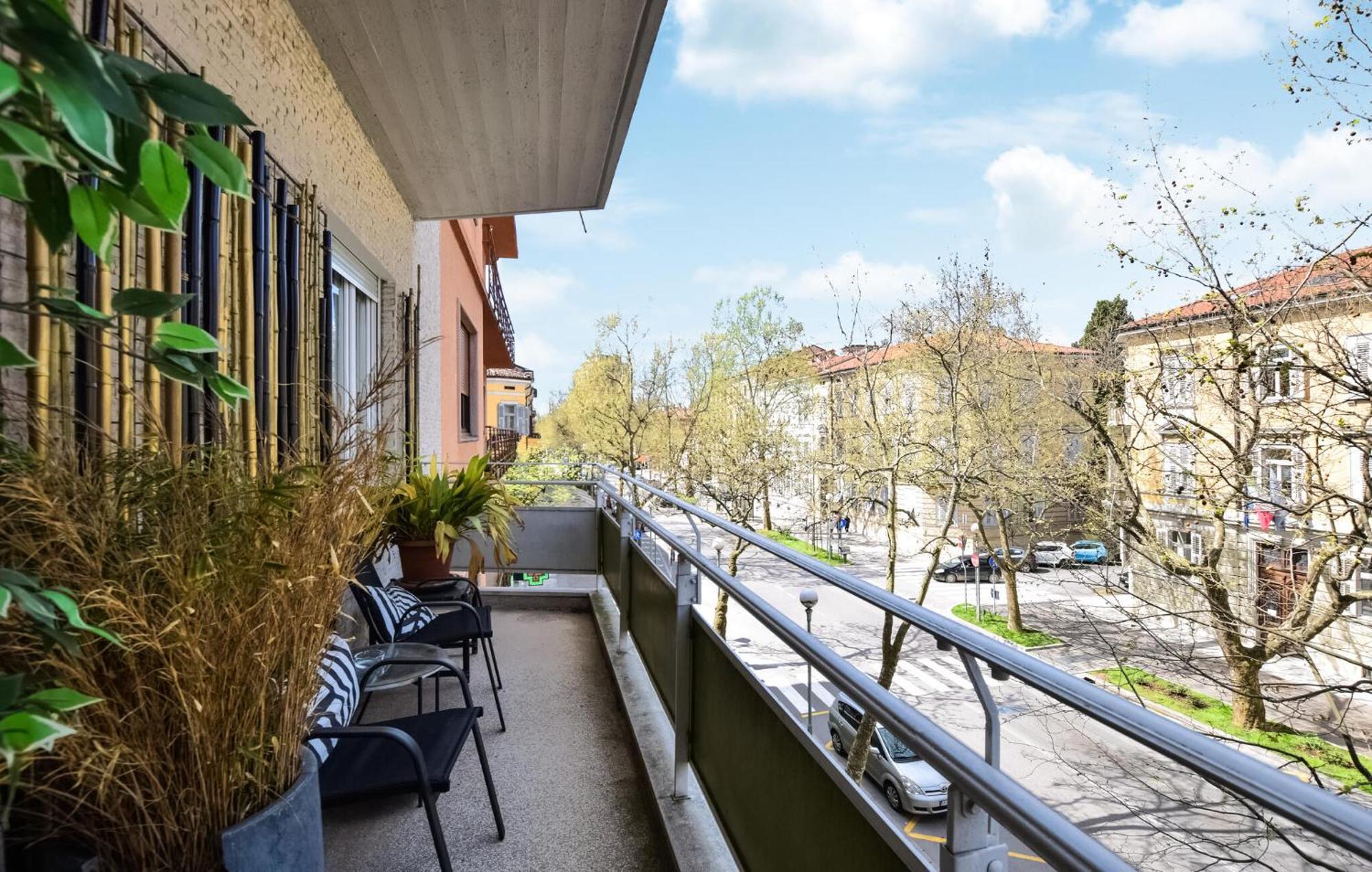 2 Bedroom Cozy In Apartment